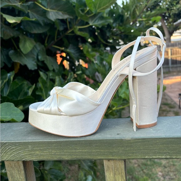 BRAND NEW Bella belle SERAFINA
5 Inch Open Toe Platform Block Heel Sandals - Picture 2 of 5